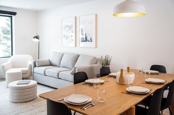 qs hideaway by revelstoke vacations