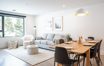 qs hideaway by revelstoke vacations