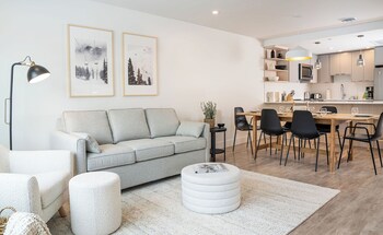 qs hideaway by revelstoke vacations