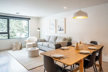 qs hideaway by revelstoke vacations