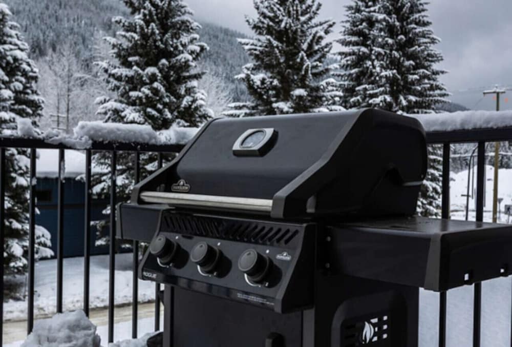 qs hideaway by revelstoke vacations