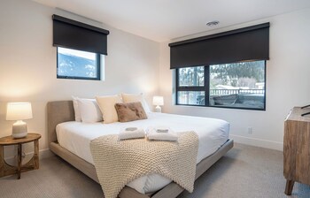 qs hideaway by revelstoke vacations