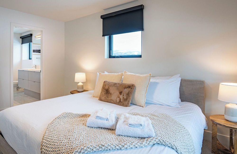 qs hideaway by revelstoke vacations