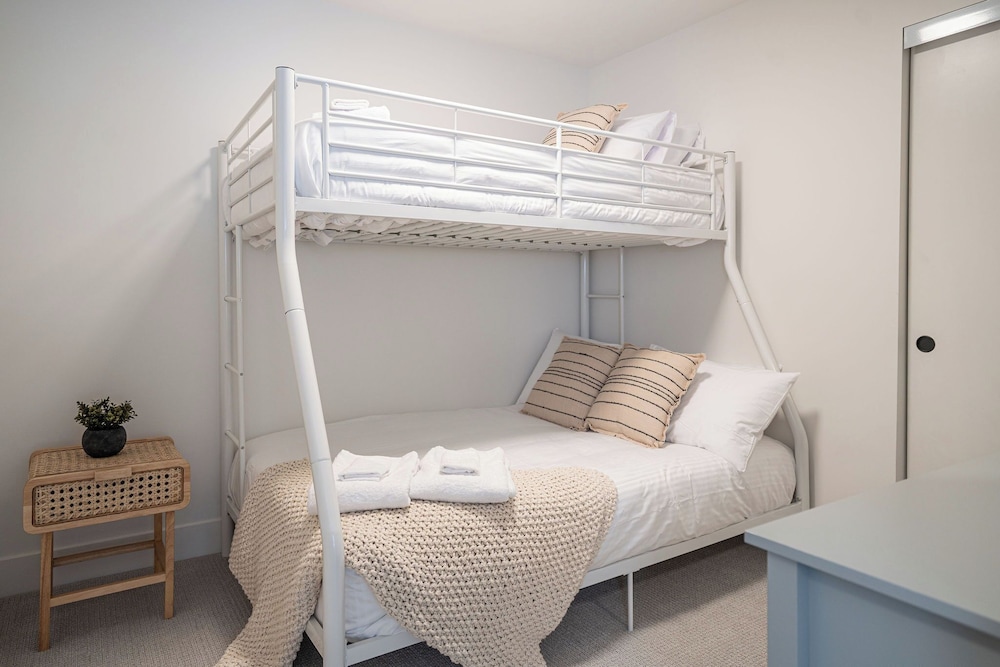 qs hideaway by revelstoke vacations