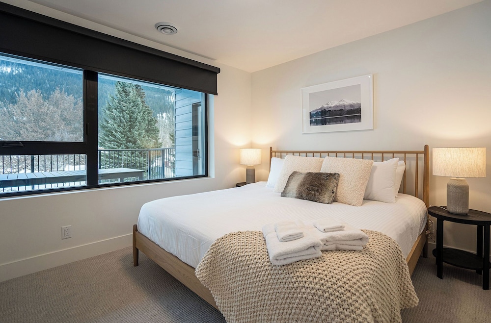 qs hideaway by revelstoke vacations
