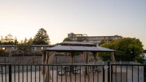 seaside inn and suites