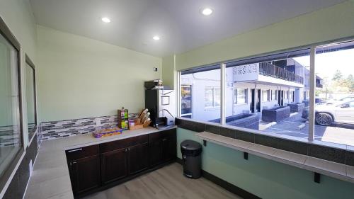 seaside inn and suites