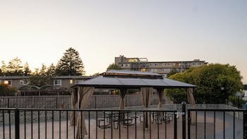 seaside inn and suites