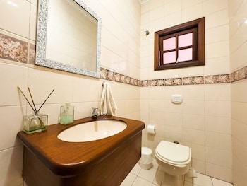 refugio com piscina e churrasqueira