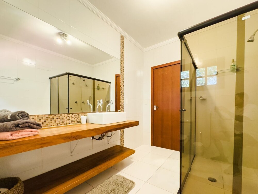 refugio com piscina e churrasqueira