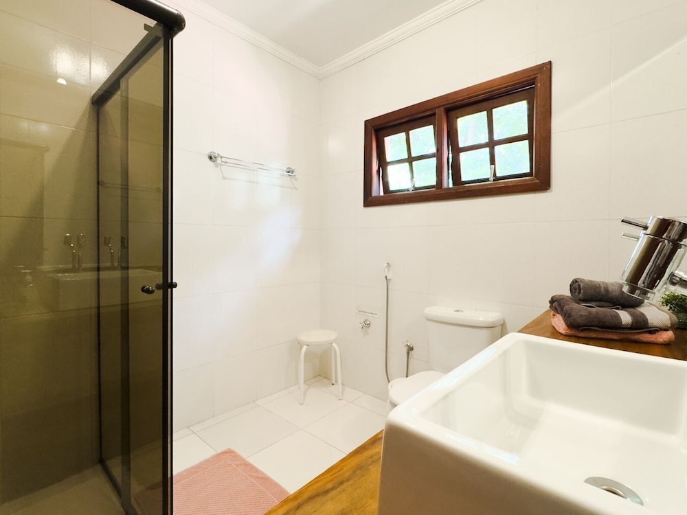 refugio com piscina e churrasqueira