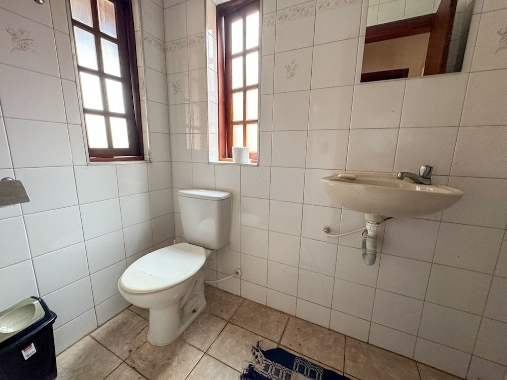 refugio com piscina e churrasqueira