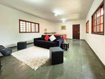 refugio com piscina e churrasqueira