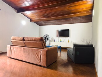 refugio com piscina e churrasqueira