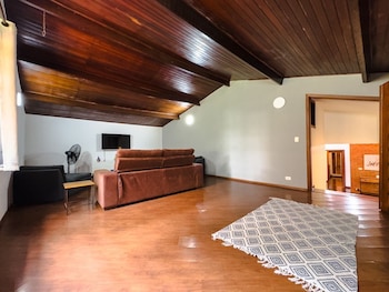 refugio com piscina e churrasqueira