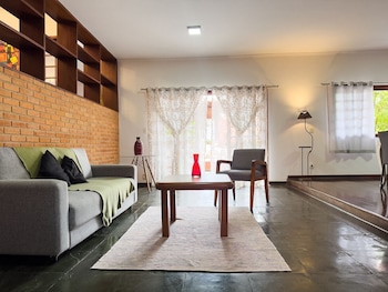 refugio com piscina e churrasqueira