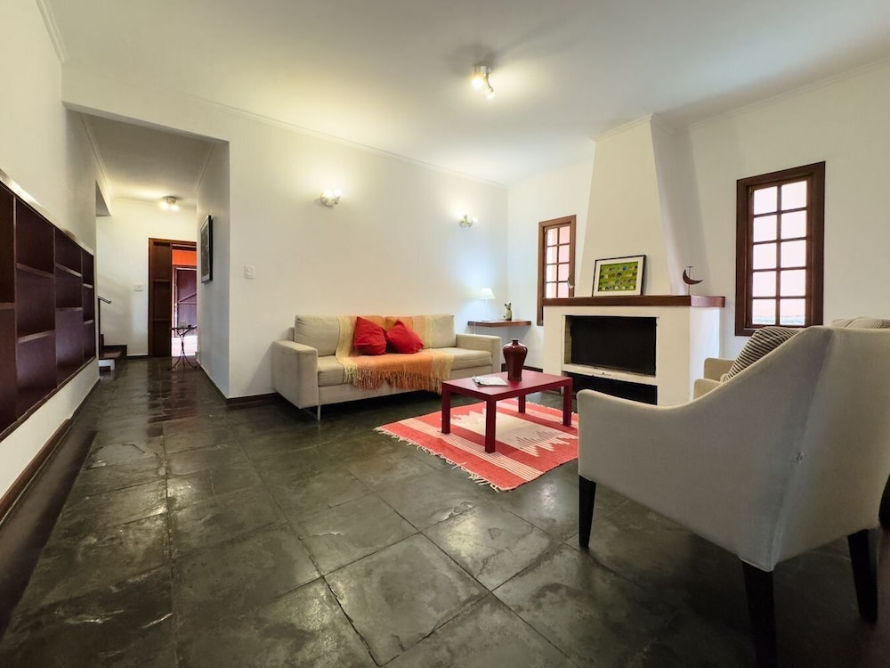 refugio com piscina e churrasqueira