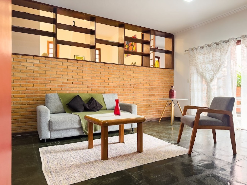 refugio com piscina e churrasqueira