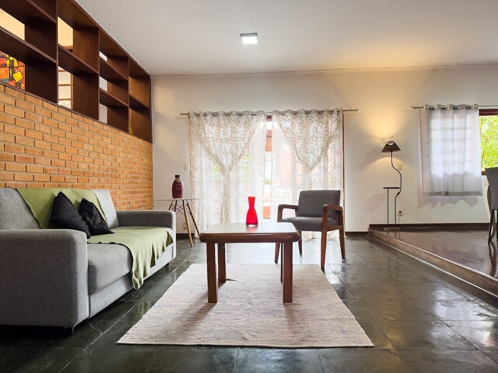 refugio com piscina e churrasqueira