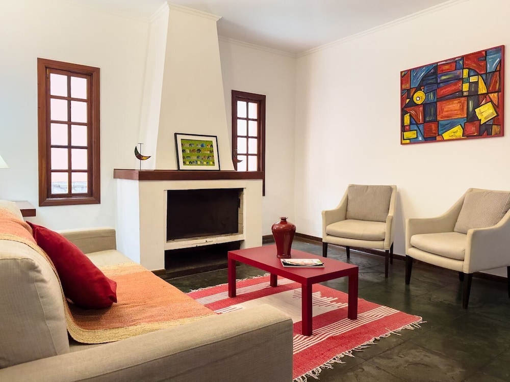 refugio com piscina e churrasqueira