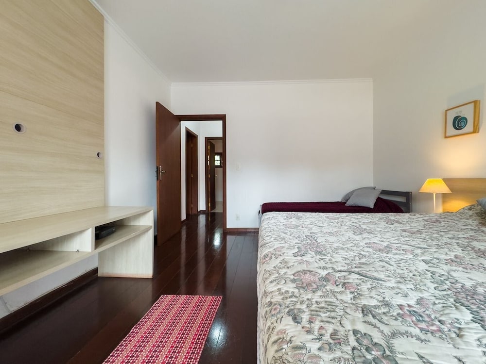 refugio com piscina e churrasqueira