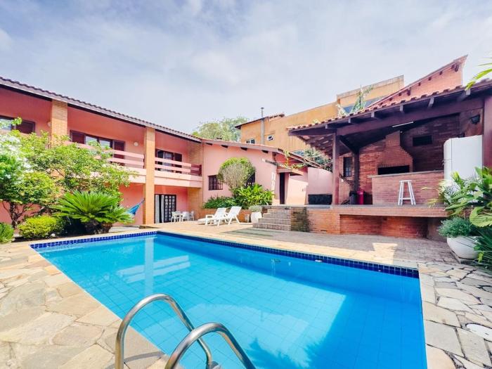 refugio com piscina e churrasqueira