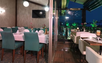 sultan hotel restaurant