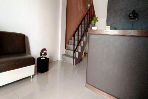 oyo 92243 fanilly guest house marabahan