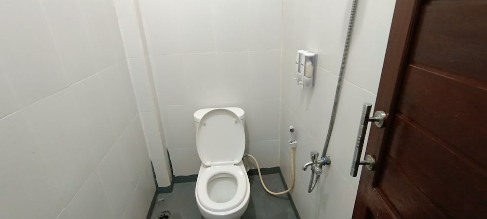 oyo 92243 fanilly guest house marabahan