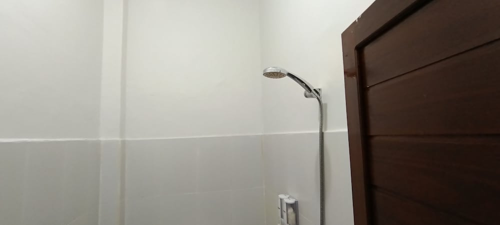 oyo 92243 fanilly guest house marabahan