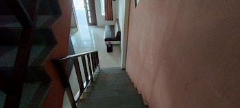 oyo 92243 fanilly guest house marabahan