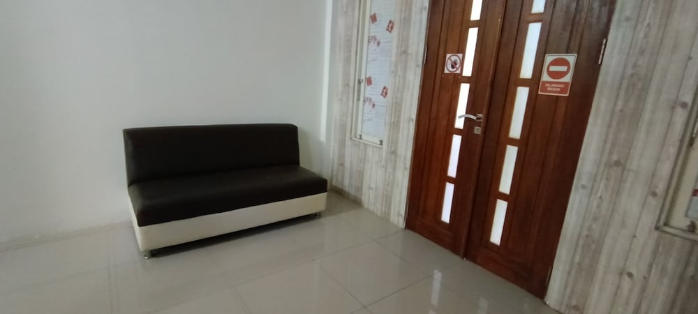 oyo 92243 fanilly guest house marabahan