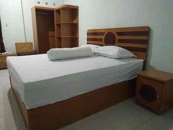 oyo 92243 fanilly guest house marabahan