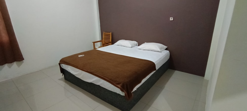 oyo 92243 fanilly guest house marabahan