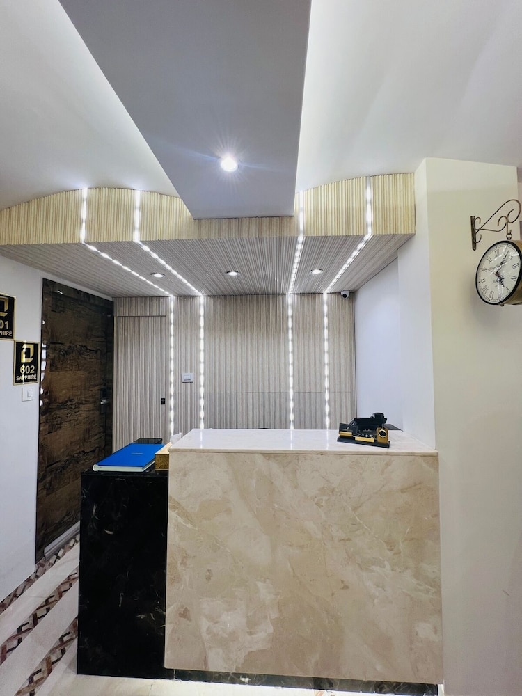 hotel larmont luxury