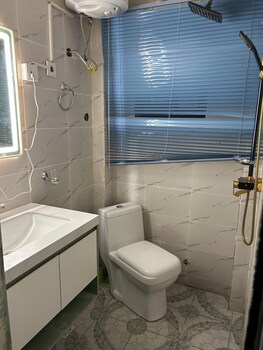 legacy apartments