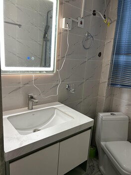 legacy apartments