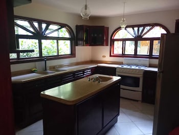 casa de playa playa hermosa jaco