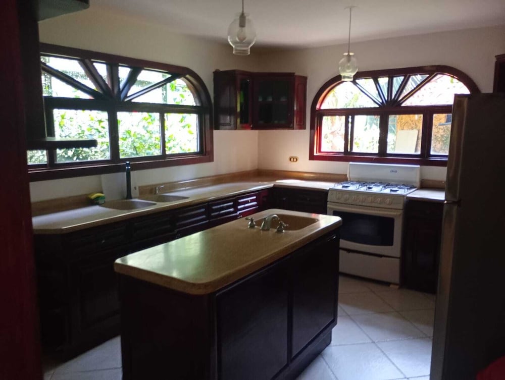 casa de playa playa hermosa jaco