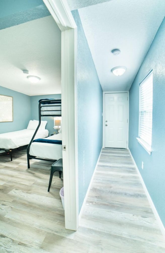 fascinating 2br 1ba near festive dt and riverwalk