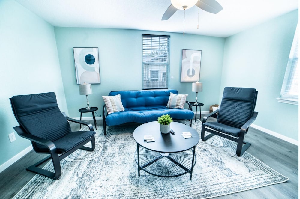 fascinating 1br 1 ba near festive dt and riverwalk