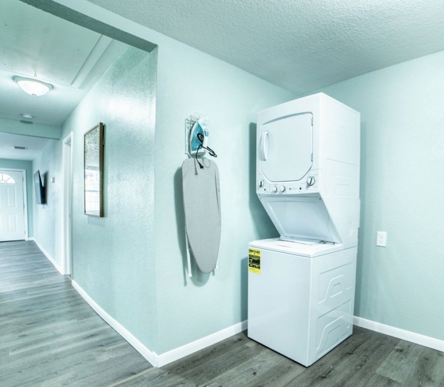 fascinating 1br 1 ba near festive dt and riverwalk