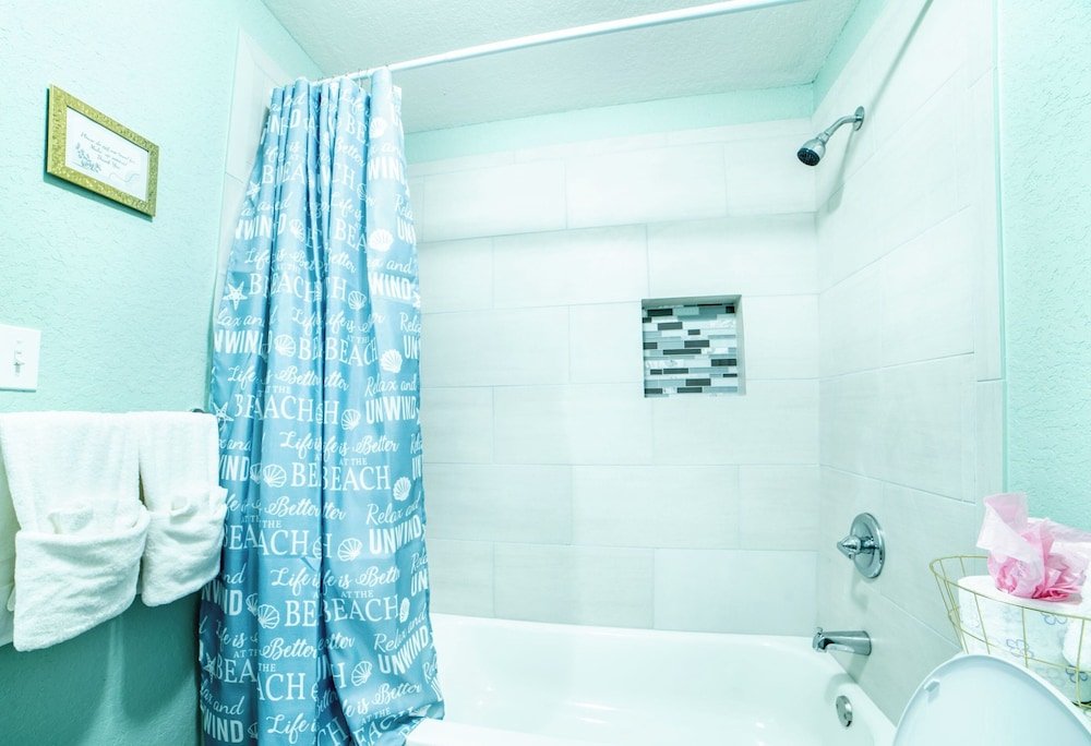 fascinating 1br 1 ba near festive dt and riverwalk