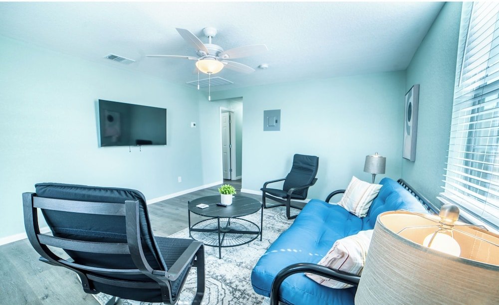 fascinating 1br 1 ba near festive dt and riverwalk