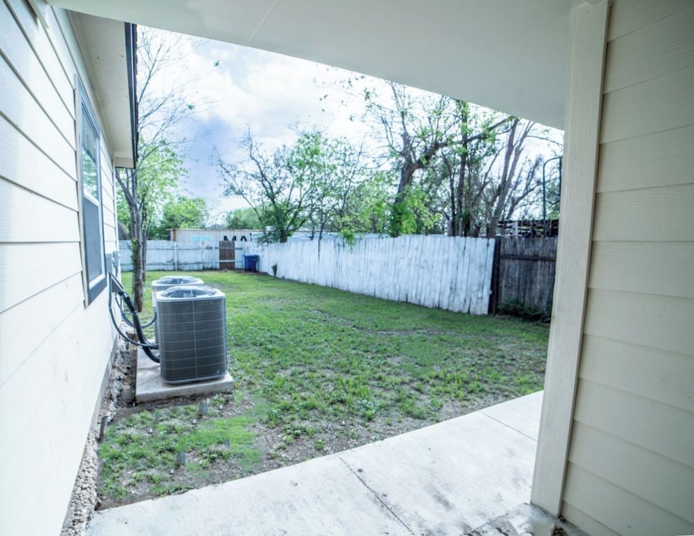 fascinating 1br 1 ba near festive dt and riverwalk