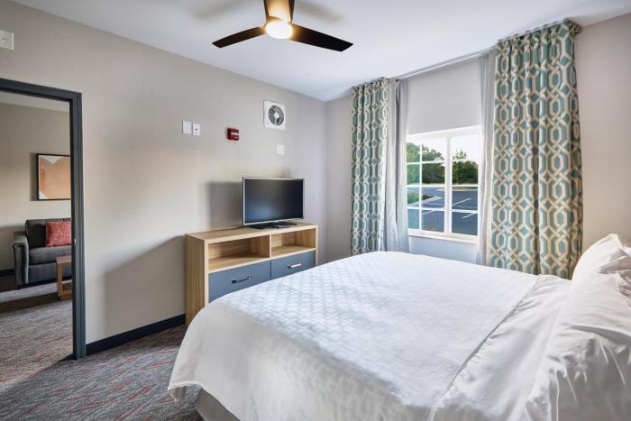 candlewood suites hot springs by ihg