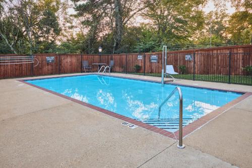candlewood suites hot springs by ihg
