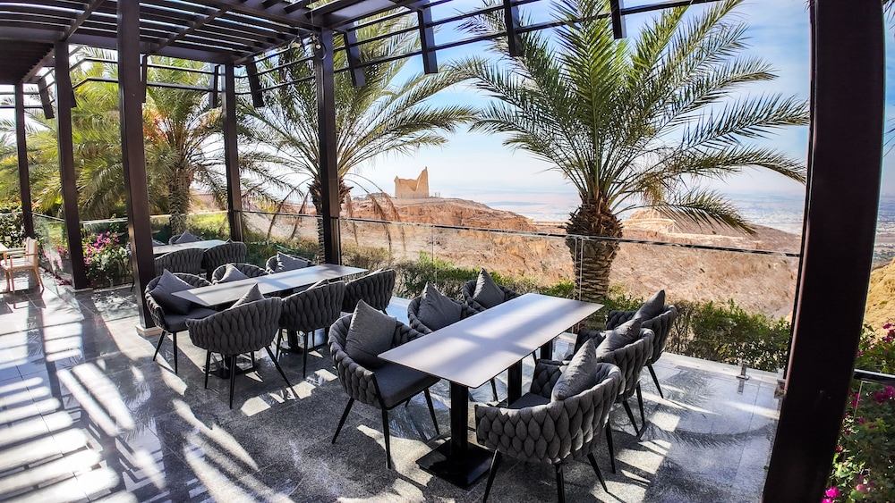 alberni jabal hafeet hotel