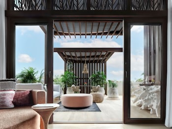 kimpton grand roatan resort and spa an ihg hotel