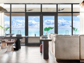 kimpton grand roatan resort and spa an ihg hotel